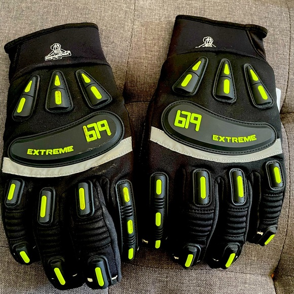 Construction grade Refrigiwear extreme cold weather gloves - Picture 1 of 6